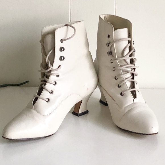 Luie ll VTG Style Soft White Leather Booties 6 1/2 - Picture 6 of 7
